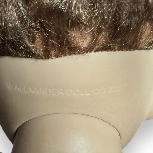 Madame Alexander 18” Brunette And Brown Eyes Crop Top Skirt Girl Doll - 2007 - Picture 11 of 11